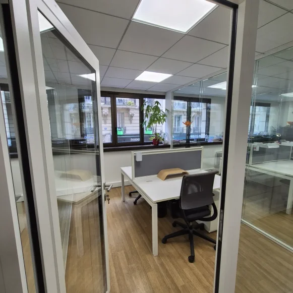 Bureau privé 12 m² 2 postes Location bureau Rue Louise Michel Levallois-Perret 92300 - photo 1