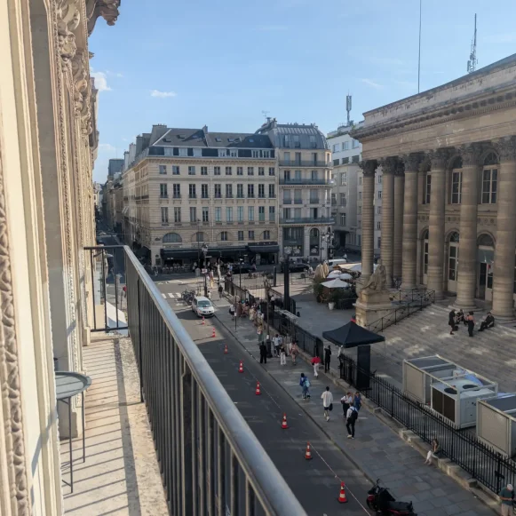 Open Space  8 postes Location bureau Rue Notre Dame des Victoires Paris 75002 - photo 3