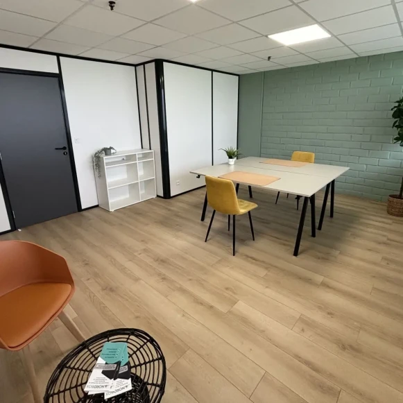 Bureau privé 22 m² 3 postes Coworking Rue Victor Baltard à Tourcoing Tourcoing 59200 - photo 1