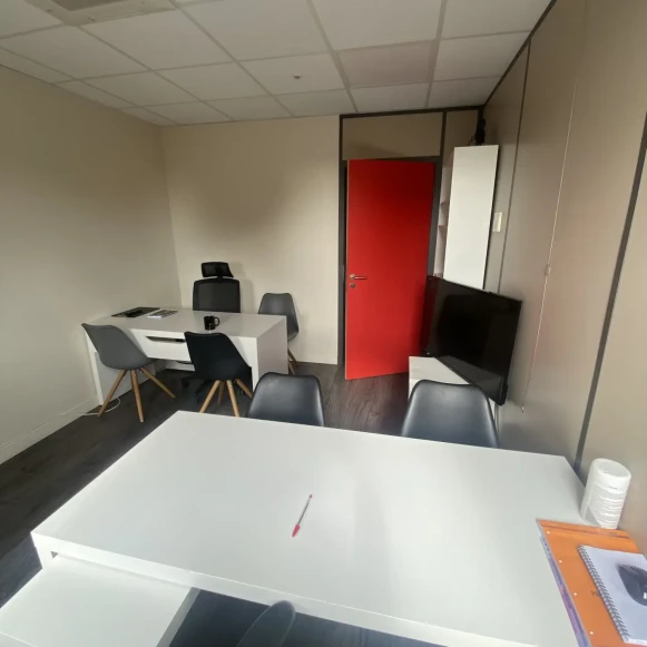 Bureau privé 14 m² 4 postes Location bureau Rue Marcel Mérieux Lyon 69007 - photo 2