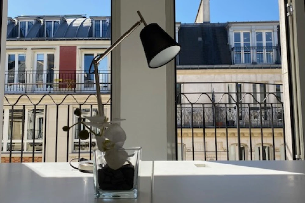 Bureau privé - 75010 - 3 postes - 2100€