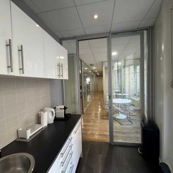 Bureau privé 14 m² 4 postes Location bureau Rue du Renard Paris 75004 - photo 4
