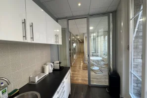 Bureau privé - 75004 - 4 postes - 1200€