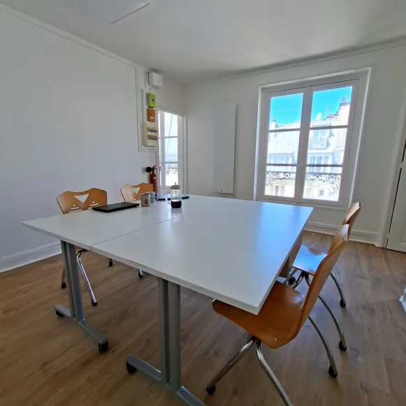Bureau privé 65 m² 6 postes Location bureau Rue Saint Denis Paris 75002 - photo 5