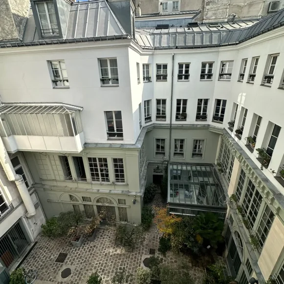 Bureau privé 9 m² 4 postes Location bureau Rue d'Aboukir Paris 75002 - photo 10