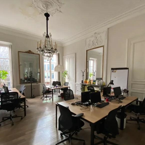 Bureau privé 46 m² 12 postes Location bureau Rue René Boulanger Paris 75010 - photo 1