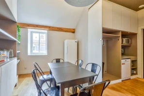 Espace indépendant - 69001 - 16 postes - 6700€