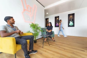 Bureau privé - 06200 - 3 postes - 930€