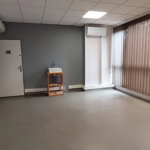 Bureau privé 28 m² 3 postes Coworking Chemin de la Chasse Colomiers 31770 - photo 1