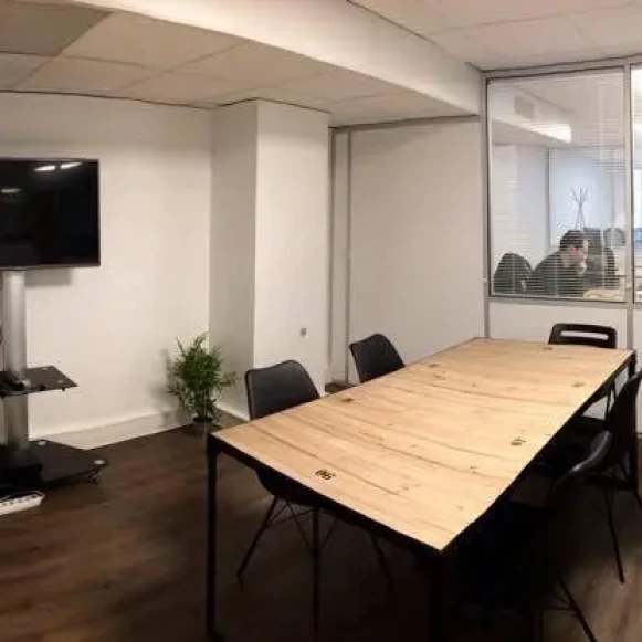 Bureau privé 20 m² 5 postes Coworking Rue Cardinet Paris 75017 - photo 6