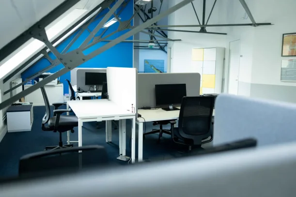 Open Space - 77300 - 13 postes - 270€
