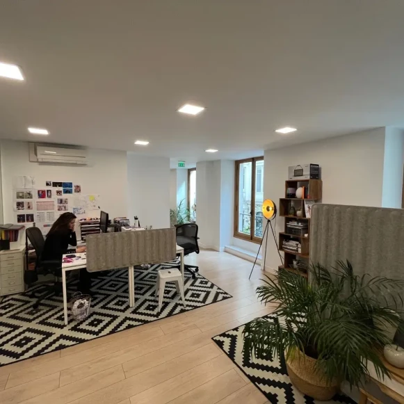 Bureau privé 15 m² 3 postes Location bureau Rue Montmartre Paris 75002 - photo 8