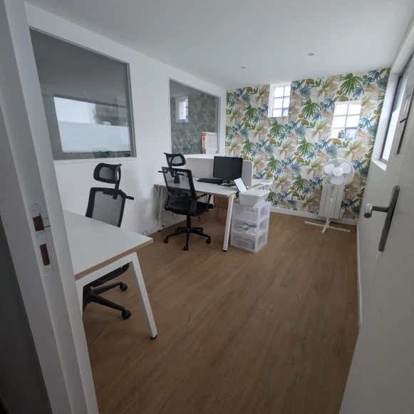 Bureau privé 10 m² 3 postes Location bureau Allée de la Floride Bayonne 64100 - photo 1