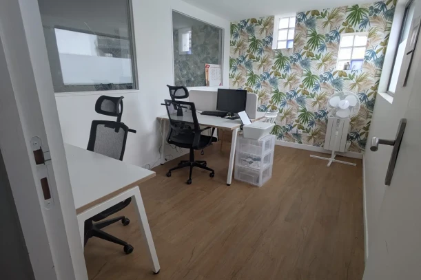 Bureau privé - 64100 - 3 postes - 720€