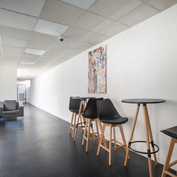 Bureau privé 12 m² 2 postes Coworking Rue Rabelais Montreuil 93100 - photo 6