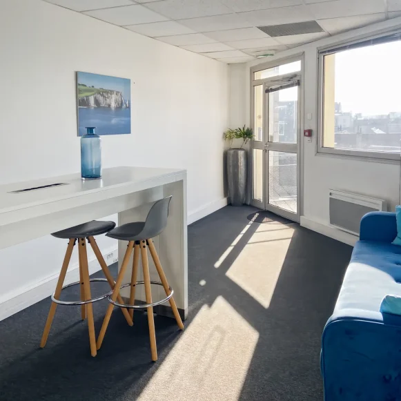Bureau privé 15 m² 5 postes Coworking Rue de Lessard Rouen 76100 - photo 5