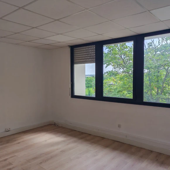 Bureau privé 16 m² 4 postes Location bureau Impasse René Couzinet Toulouse 31500 - photo 2