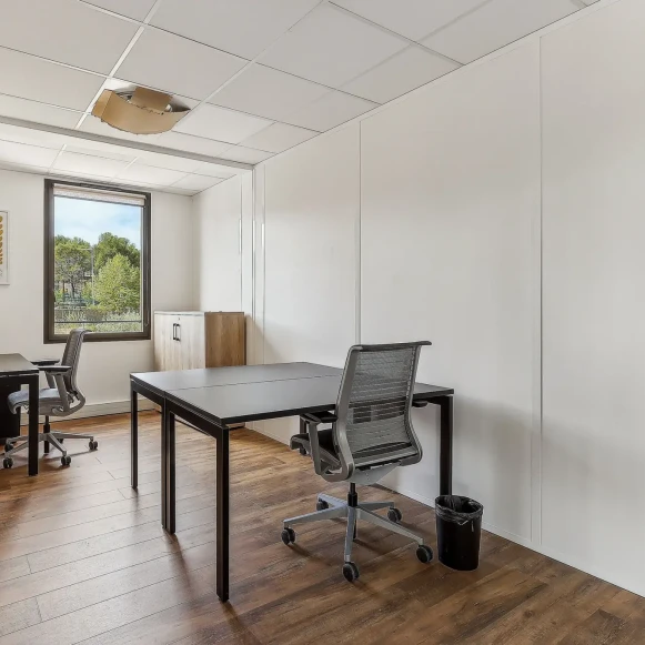 Bureau privé 14 m² 2 postes Location bureau Rue Paul Langevin Aix-en-Provence 13290 - photo 1