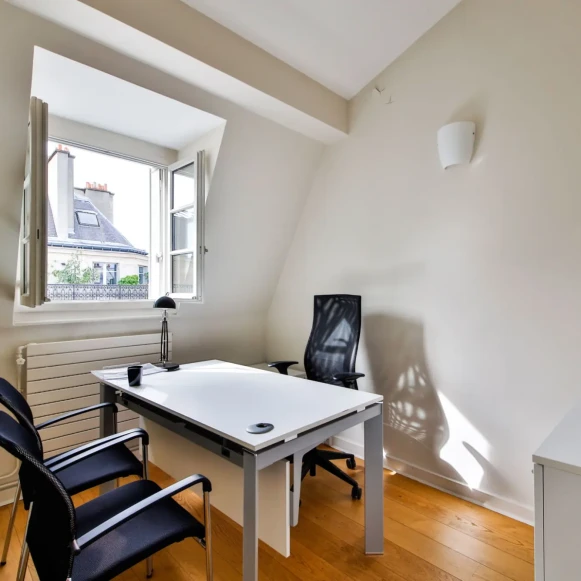 Bureau privé 8 m² 1 poste Coworking Rue Henri Rochefort Paris 75017 - photo 1