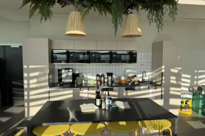 Open Space - 93100 - 20 postes - 500€