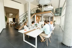 Bureau privé - 13002 - 2 postes - 949€