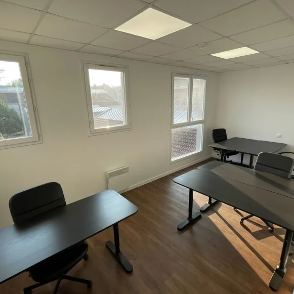 Bureau privé 14 m² 3 postes Location bureau Avenue Danielle Casanova Ivry-sur-Seine 94200 - photo 1