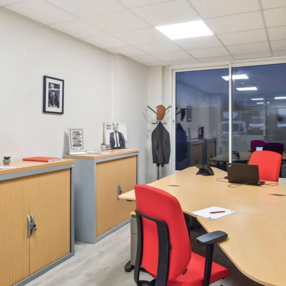 Bureau privé 18 m² 3 postes Coworking Rue Marc Verdier Pont-Sainte-Marie 10150 - photo 1