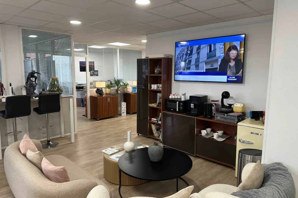 Bureau privé - 31670 - 2 postes - 680€