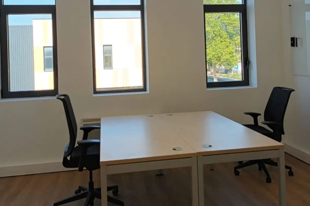 Bureau privé - 93130 - 3 postes - 850€