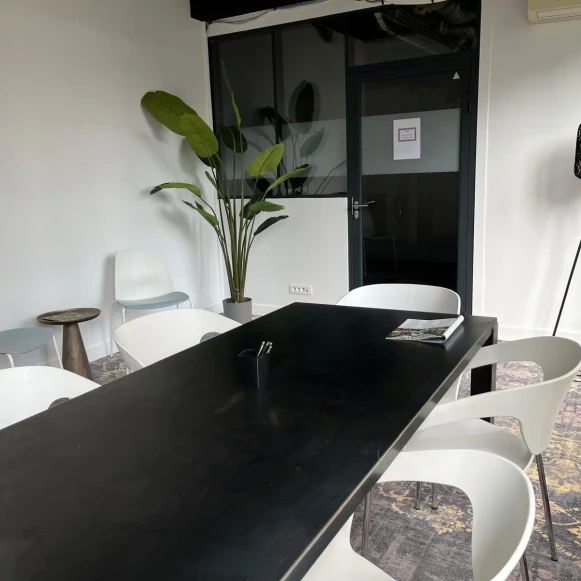 Bureau privé 16 m² 4 postes Location bureau Boulevard Exelmans Paris 75016 - photo 4