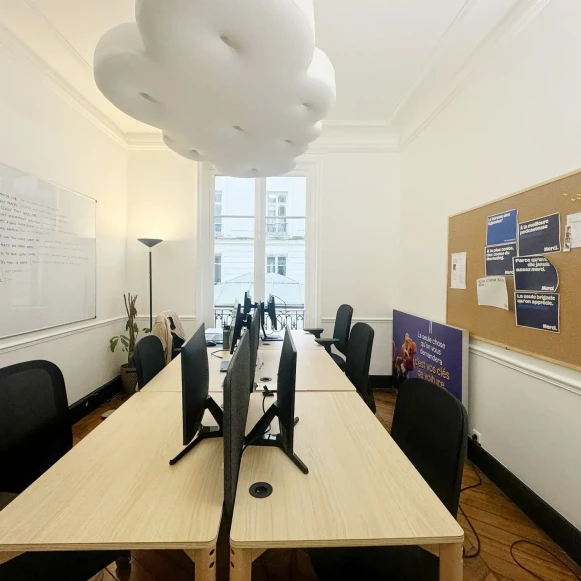 Espace indépendant 100 m² 18 postes Coworking Rue de Châteaudun Paris 75009 - photo 3