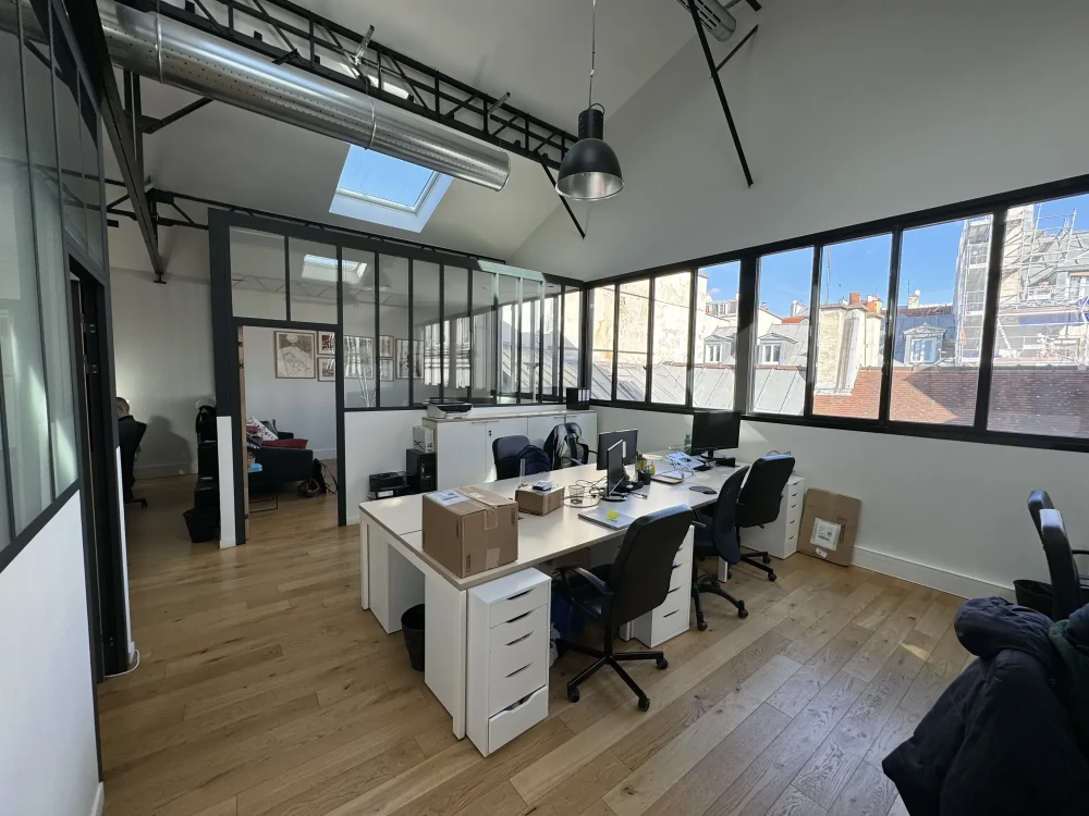 Bureau privé - 75003 - 4 postes - 2200€