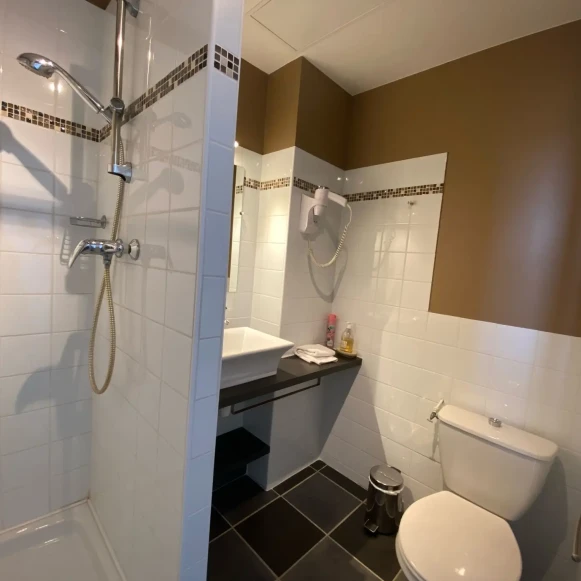 Bureau privé 19 m² 1 poste Location bureau Avenue Port Mahon Charente-Maritime 17400 - photo 6