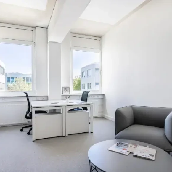 Bureau privé 24 m² 6 postes Coworking Rue d'Aubervilliers Paris 75019 - photo 1