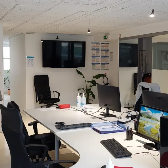 Espace indépendant 55 m² 7 postes Location bureau Rue des Parisiens Asnières-sur-Seine 92600 - photo 2