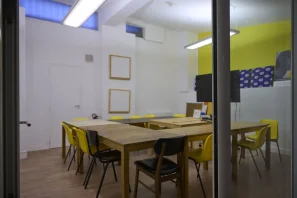 Open Space - 75010 - 8 postes - 375€