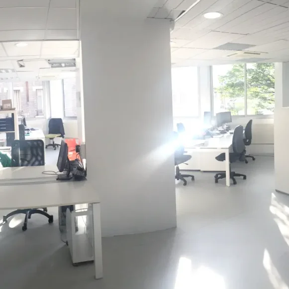 Open Space  15 postes Location bureau Rue Planchat Paris 75020 - photo 2