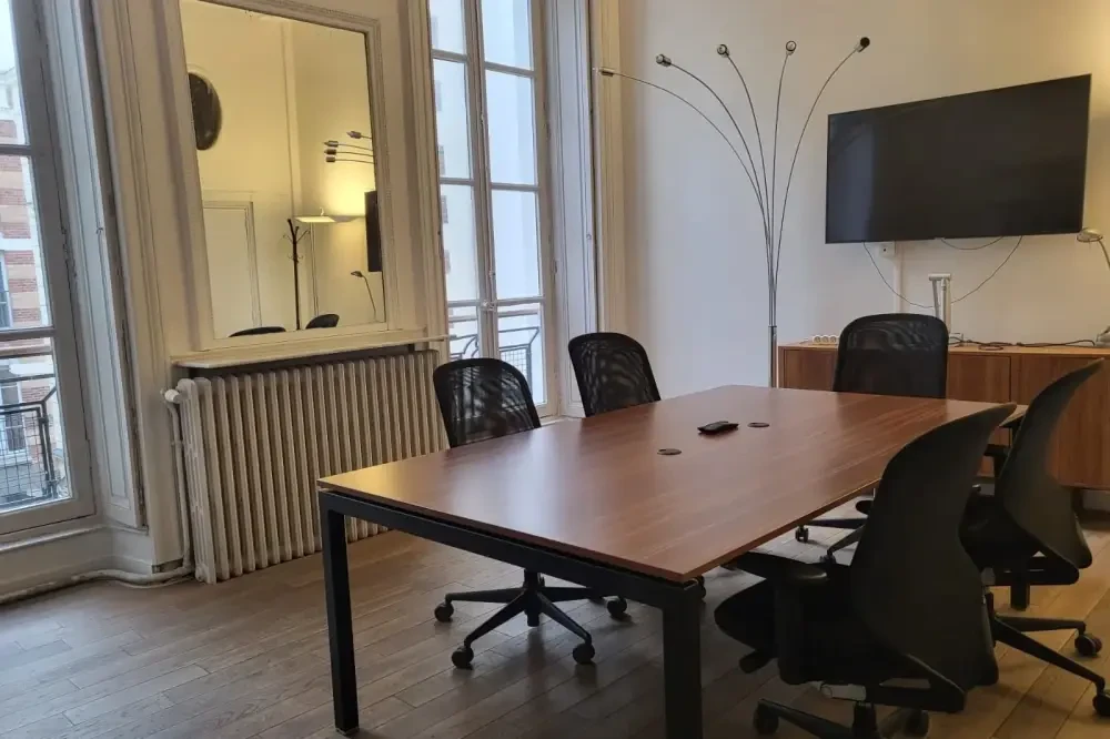 Open Space - 75010 - 8 postes - 350€