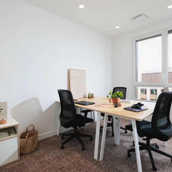 Bureau privé 30 m² 18 postes Coworking Rue Stephenson Montigny-le-Bretonneux 78180 - photo 2