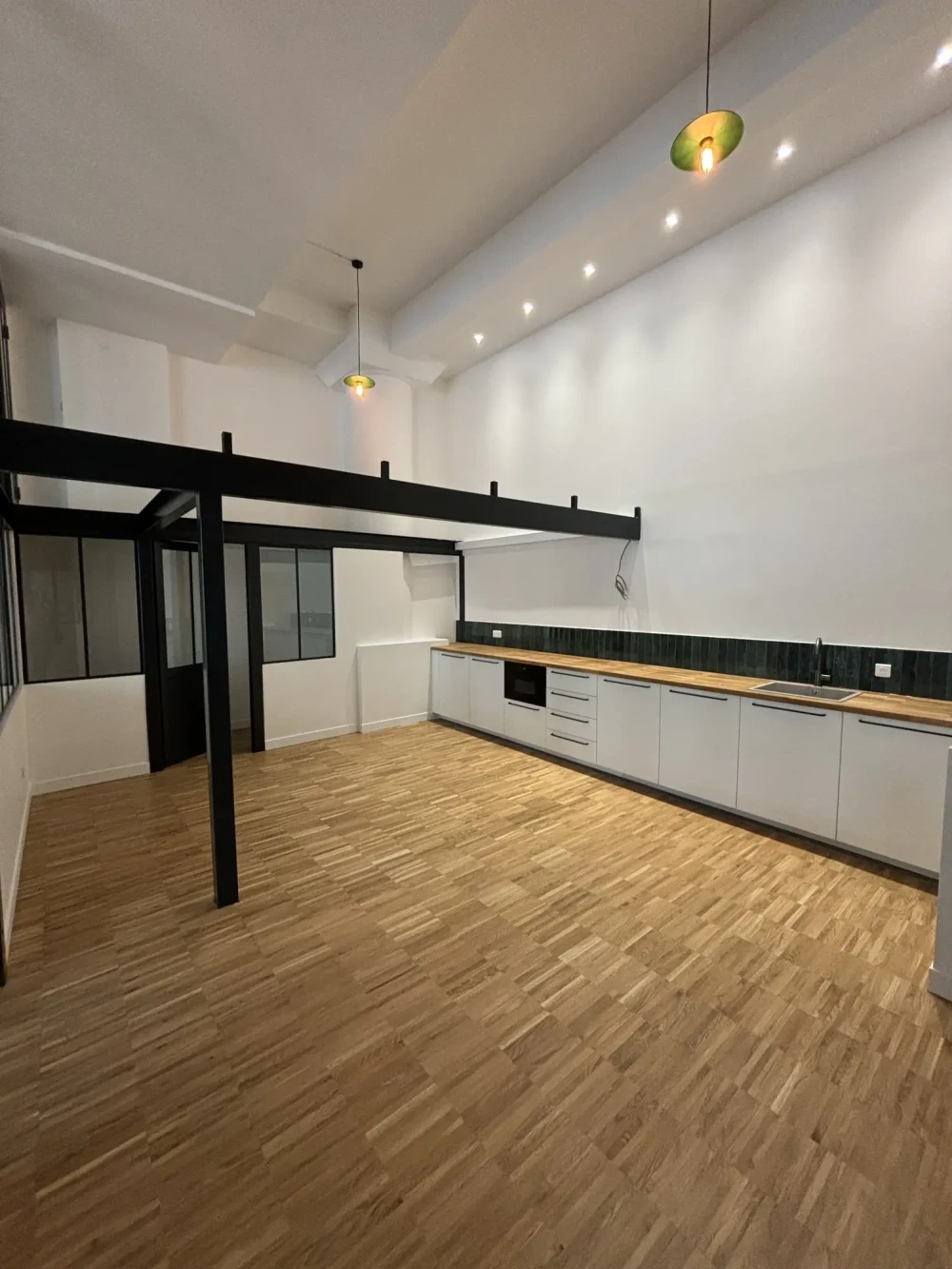 Espace indépendant - 75004 - 20 postes - 7000€