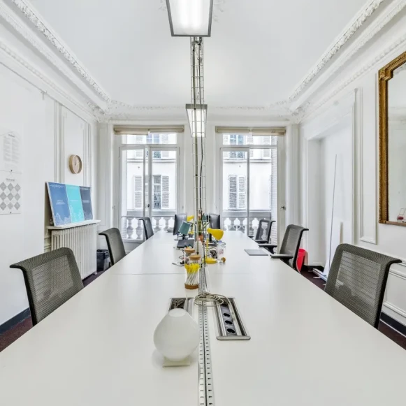 Bureau privé 24 m² 6 postes Location bureau Rue Bleue Paris 75009 - photo 3