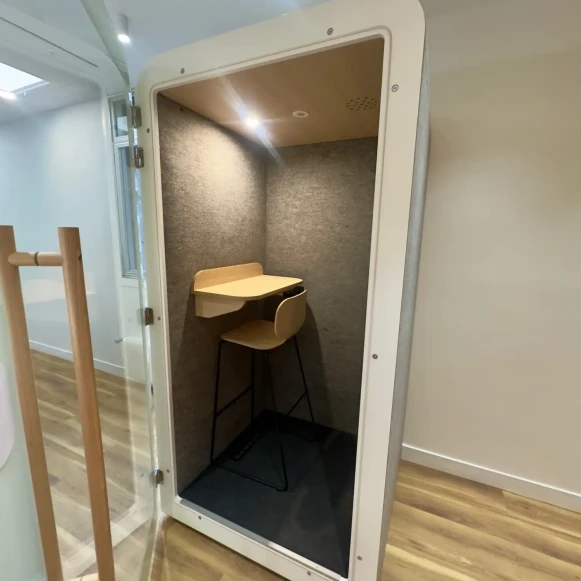 Espace indépendant 40 m² 4 postes Location bureau Rue Parmentier Neuilly-sur-Seine 92200 - photo 11