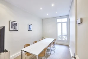 Bureau privé - 75008 - 6 postes - 2700€