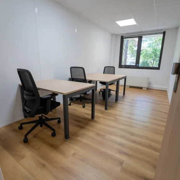 Bureau privé 15 m² 3 postes Location bureau Route des Dolines Valbonne 06560 - photo 1