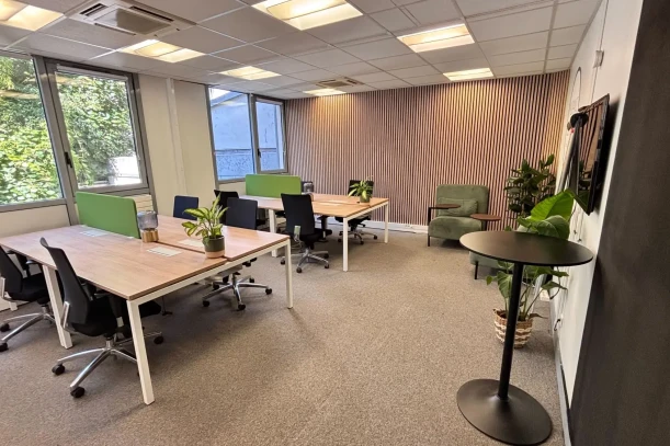 Open Space - 92300 - 8 postes - 350€