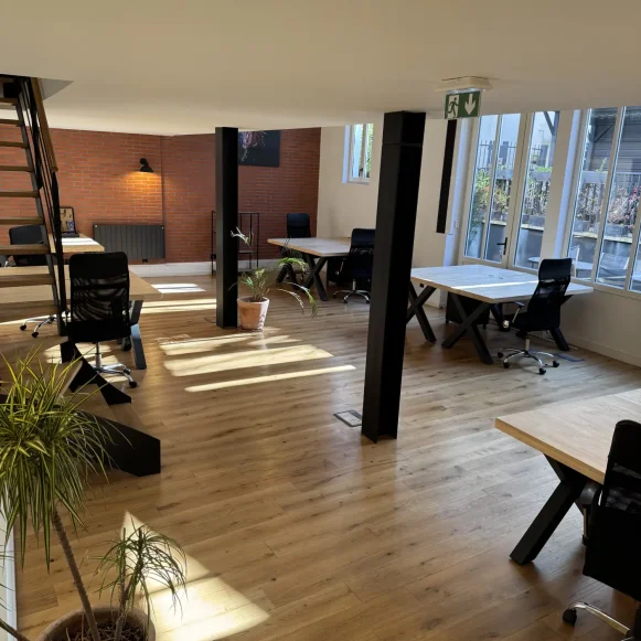 Bureau privé 75 m² 12 postes Coworking Rue de La Jonquière Paris 75017 - photo 2