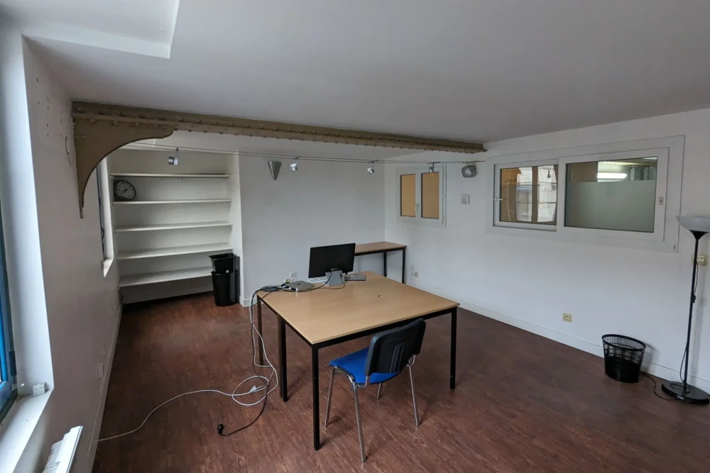 Bureau privé - 33300 - 3 postes - 350€