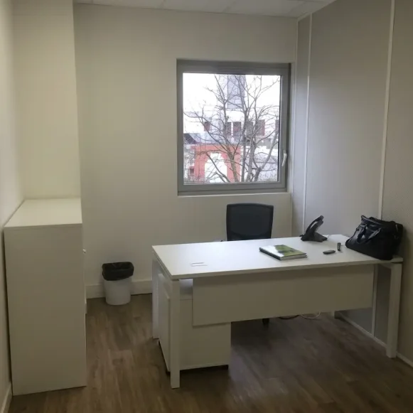 Bureau privé 12 m² 2 postes Location bureau Boulevard Anatole France Saint-Denis 93200 - photo 2