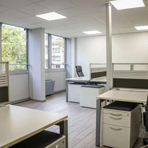 Bureau privé 34 m² 6 postes Coworking Rue Racine Villeurbanne 69100 - photo 1