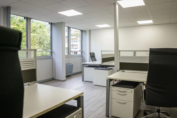 Bureau privé - 69100 - 6 postes - 1800€